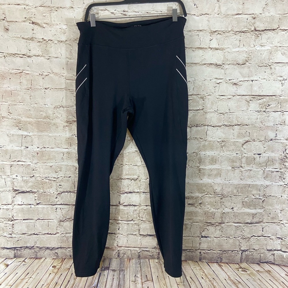 Forever21 black Capri active leggings size 0X/1X